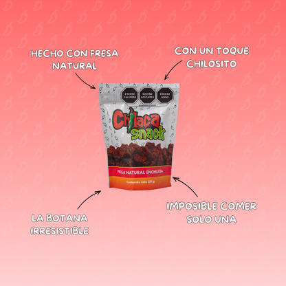 Preparación de fresa natural enchilada producto con botanas mexicanas artesanales Chilaca Chilitos